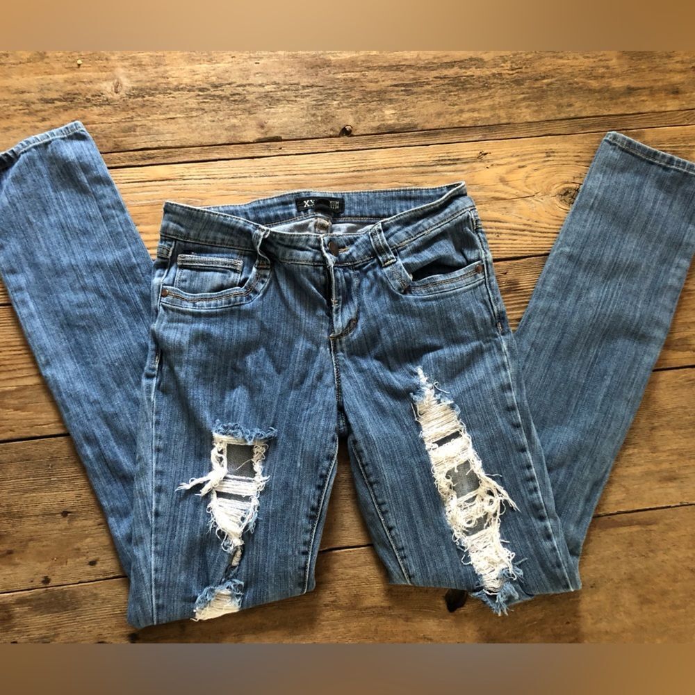 XxI premium denim distressed jeans size 26